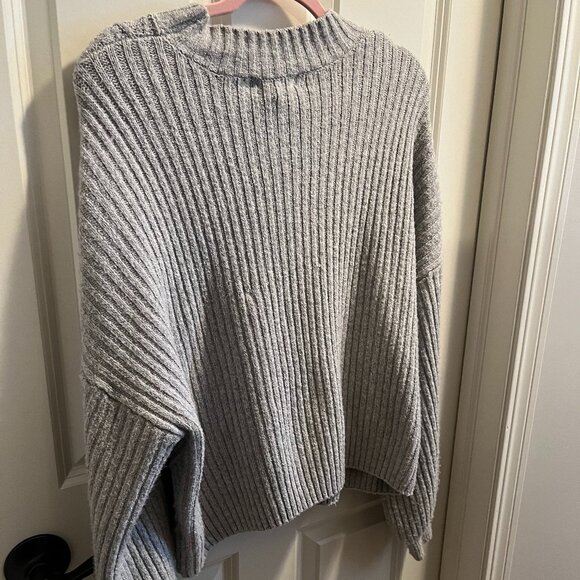 Forever 21 ULTRA SOFT Sweater - Picture 4 of 6